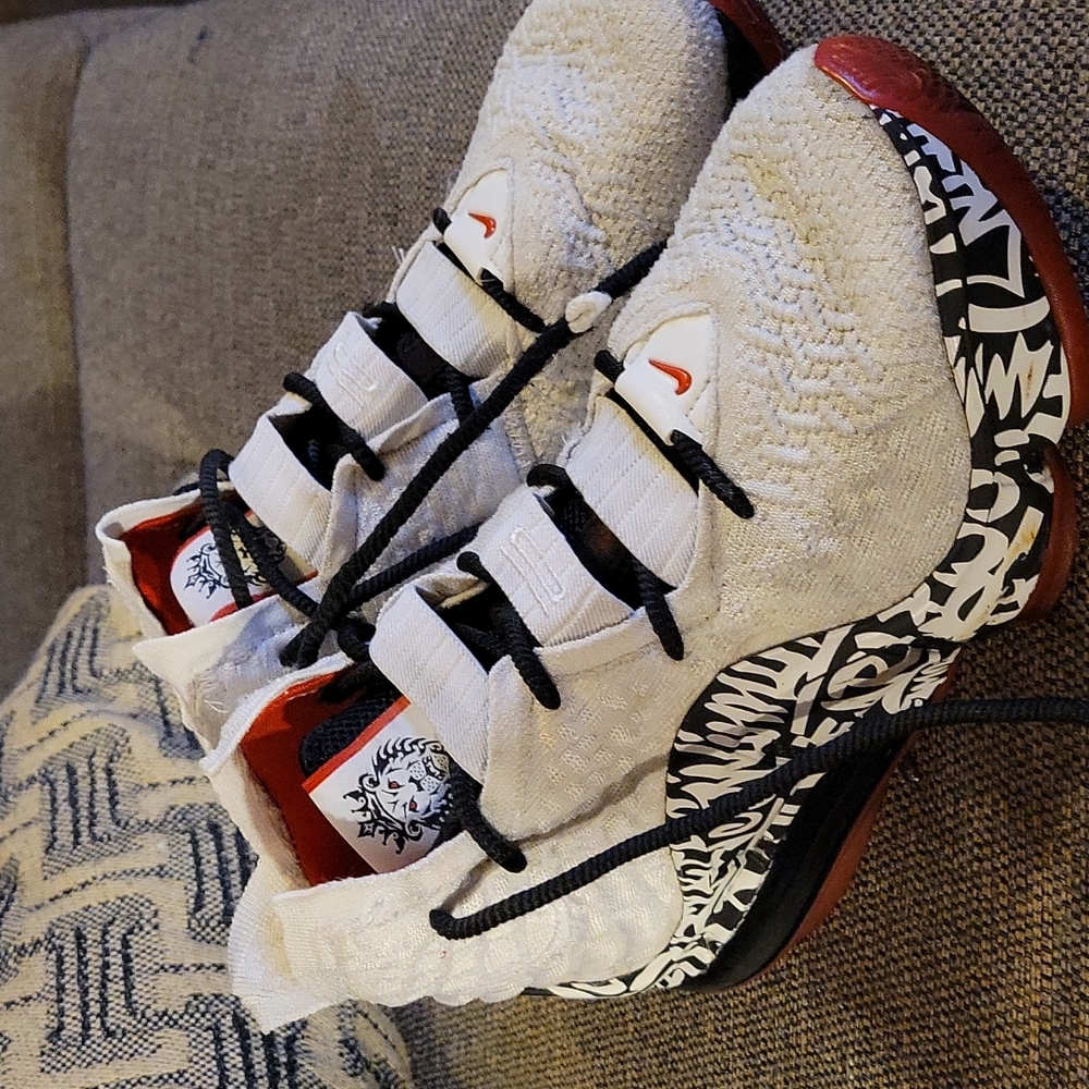 Nike LeBron 17 🏀size 7🏀